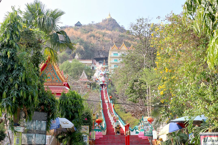 Wat Ban Tham, temple avec entrée en forme de dragon