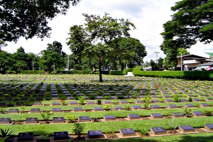 Le cimeti&egrave;re de guerre de Kanchanaburi