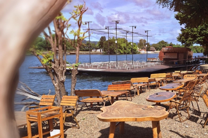 Tongkan Café avec vue sur la rivière Kwai