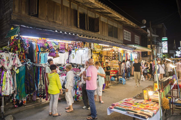 Vous pouvez découvrir la culture locale au marché de nuit de Bophut