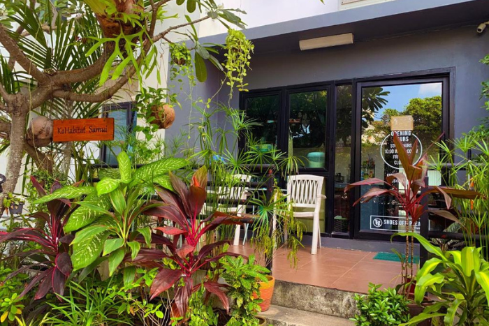 KoHabitat Samui vous offre un hébergement paisible et relaxant avec un jardin luxuriant