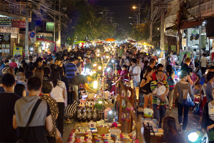 Faire du shopping dans les marchés locaux 