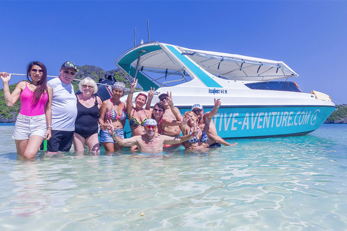 Faire une excursion en bateau vers les îles voisines