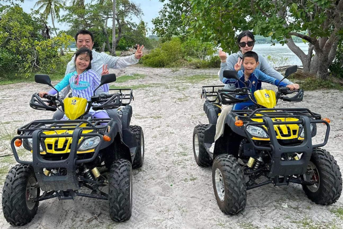 Pour se déplacer à Koh Yao Yai et découvrir cette île en famille, vous pouvez louer des motos
