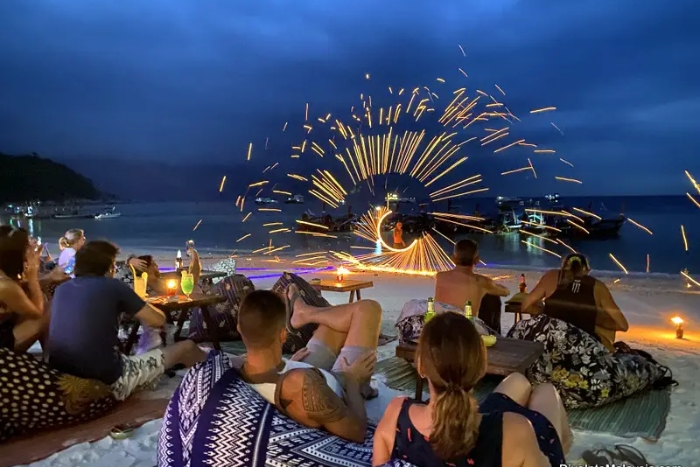 Vie nocturne à Koh Lipe (Pattaya Beach)