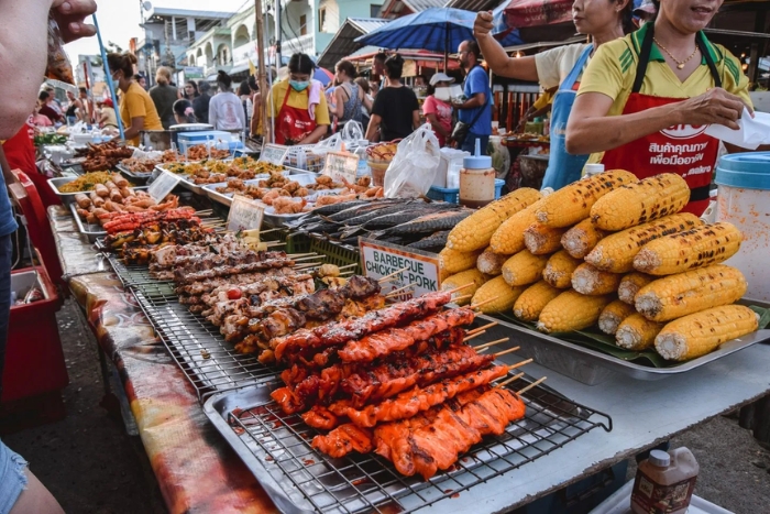 Un stand de street food à Koh Phi Phi