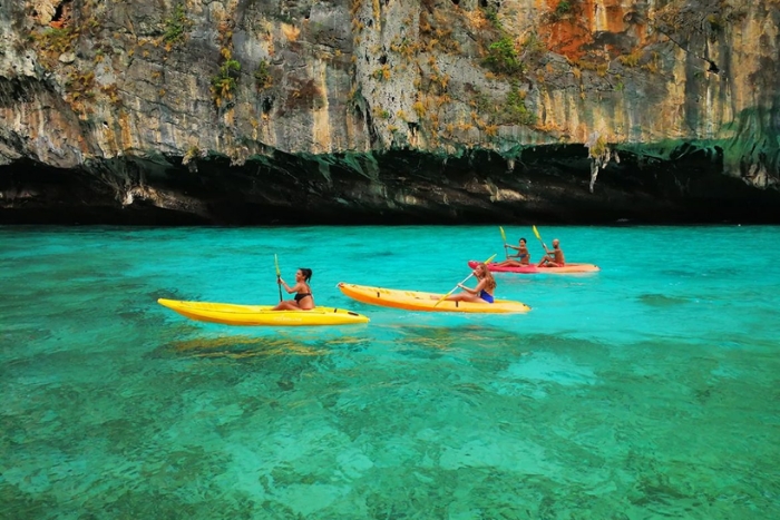 Kayak autour de l'île de Phi Phi