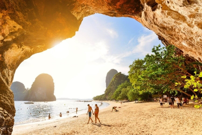 la plage de Phra Nang