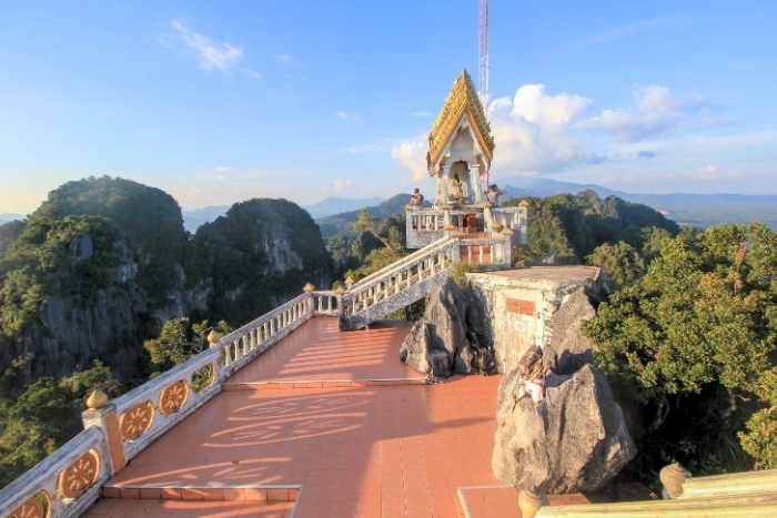 Le Tiger Cave Temple