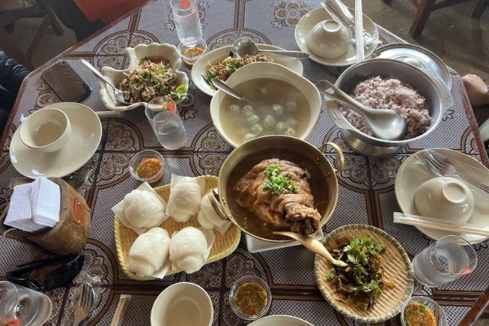 La d&eacute;jeuner du jour 2 dans un itin&eacute;raire 2 jours &agrave; Mae Hong Son pour &eacute;ssayer la cuisine yunnanense