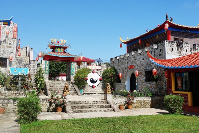 Le village de Santichon