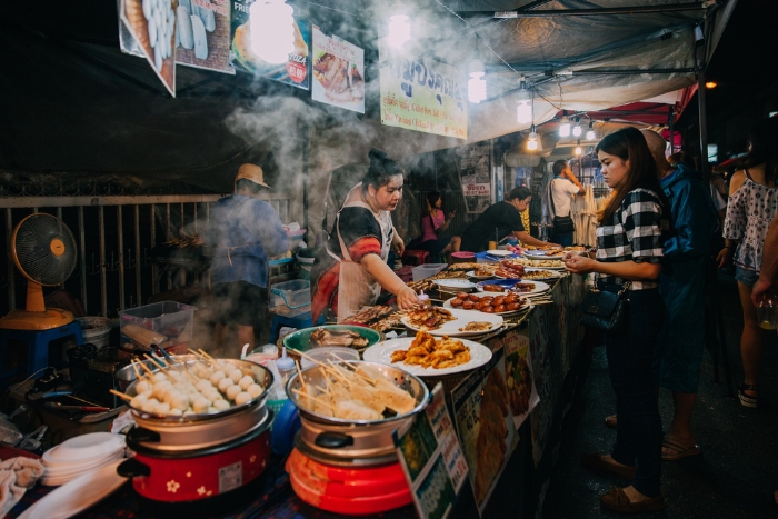 Vie nocturne Thaïlande : que faire le soir en Thaïlande entre marchés animés et ambiance locale