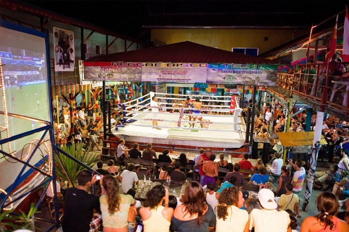 Que faire le soir en Thaïlande : entre danse traditionnelle et combats de Muay Thai