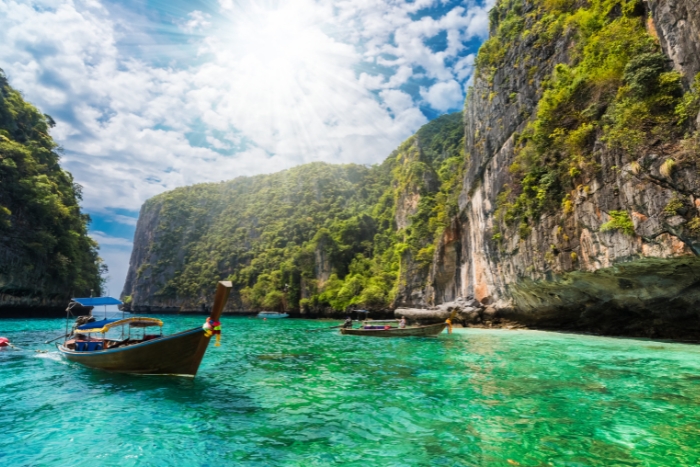 La Thaïlande en février offre des conditions météorologiques parfaites pour des vacances à la mer