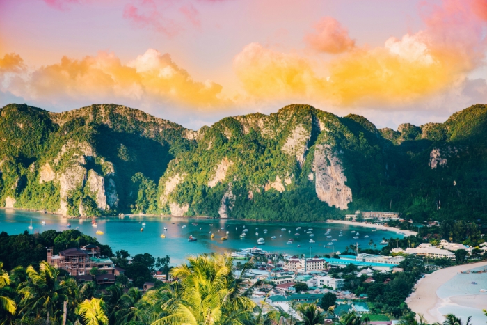 Coucher de soleil au-dessus des îles Phi Phi