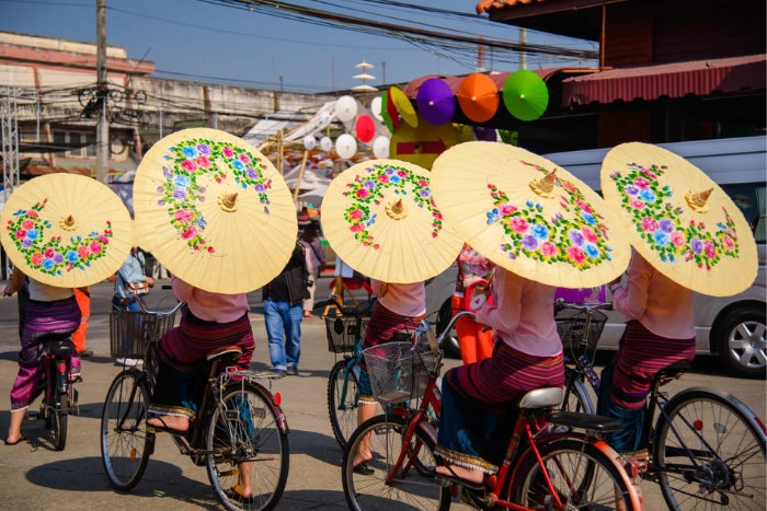 Ateliers cr&eacute;atifs &agrave; San Kamphaeng pour le P&acirc;ques en Tha&iuml;lande en avril en famille 