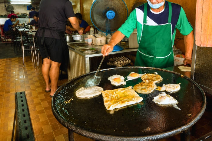 Roti Phuket, une sp&eacute;cialit&eacute; populaire de la street food de Phuket