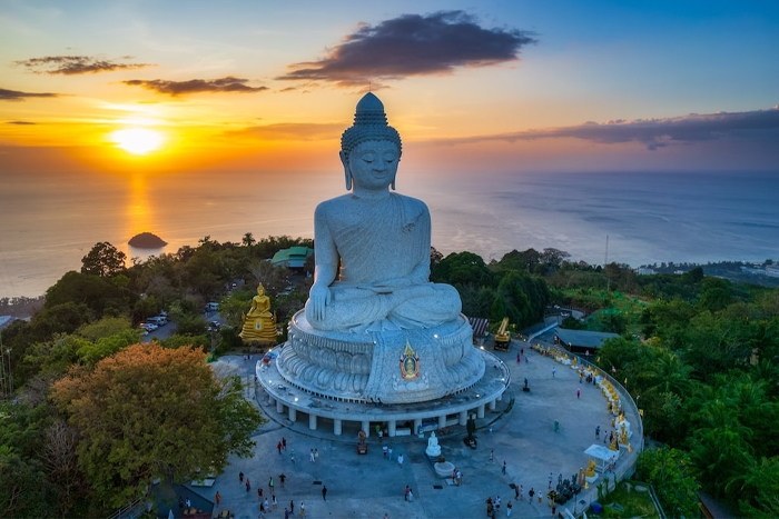 Statue du Grand Bouddha avec vue panoramique à Phuket