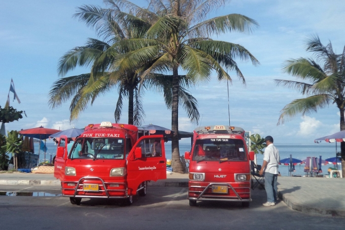 Les tuk-tuks sont l&rsquo;un des moyens les plus chers pour se d&eacute;placer &agrave; Phuket