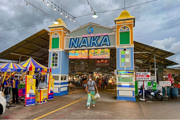 Où partir en week-end entre filles à Phuket ? Le marché de Naka, un des incontournables à Phuket