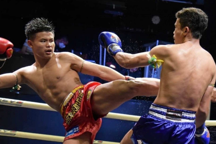 Combat de Muay tha&iuml; au Rawai Muay Thai Boxing Stadium