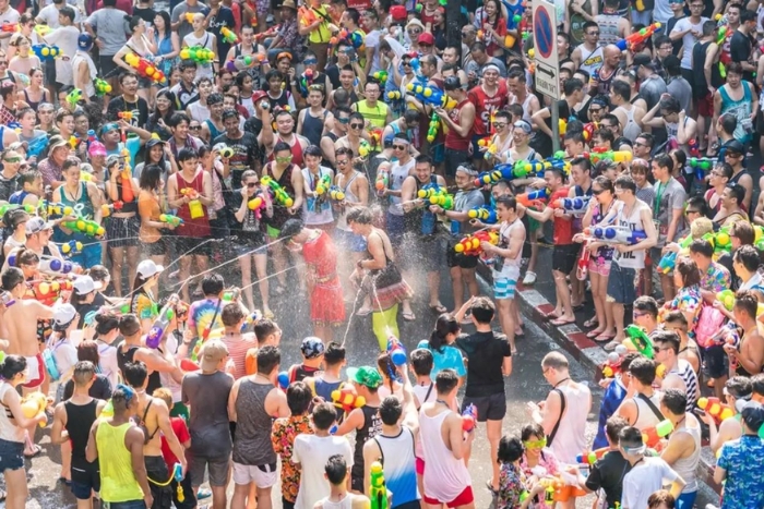 Ne manquez pas à rejoindre le célèbre festival de l'eau de Songkran