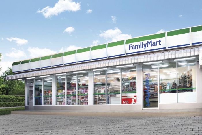 FamilyMart est l’autre géant du secteur des supérettes ouverte 24h au Thaïlande