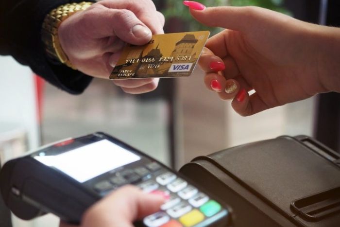 Carte ou esp&egrave;ces : choisir la meilleure option pour payer en Tha&iuml;lande