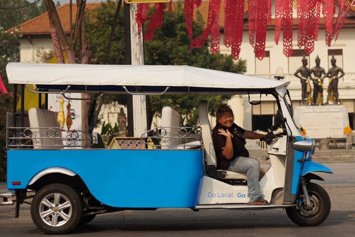 Tuk-tuk tha&iuml;landais - moyen de transport incontournable 