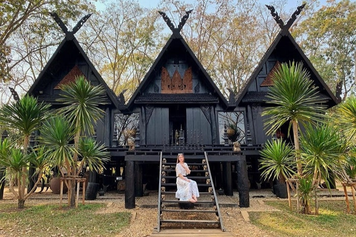Nous avons été émerveillés par l’architecture du musée Baan Dam à Chiang Rai