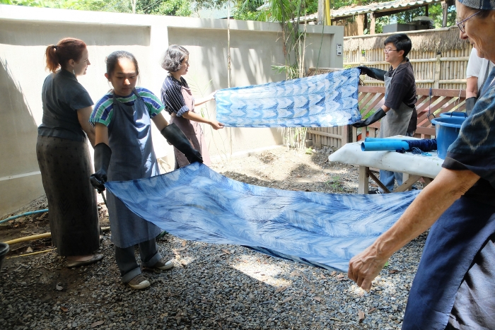 Exp&eacute;rience unique au Studio Naenna, un atelier de tissage de soie dans mon s&eacute;jour de luxe Tha&iuml;lande