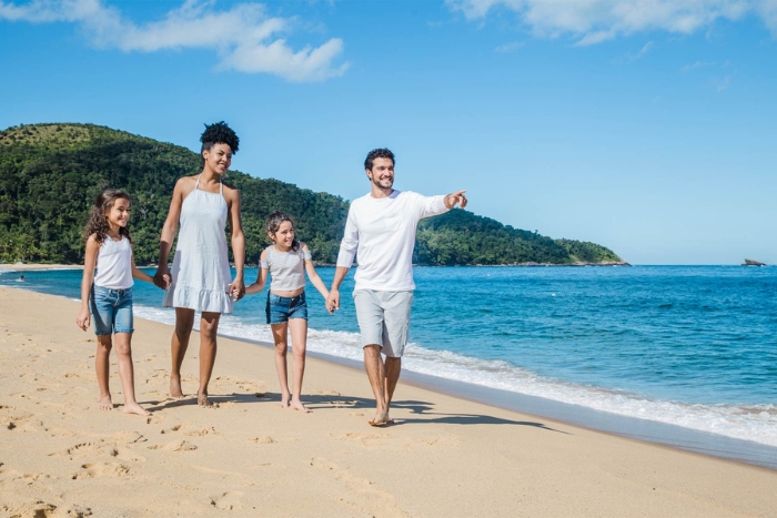 Phuket est une destination idéale dans le sud de la Thaïlande pour des vacances en famille