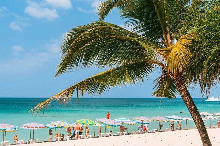 Plages et eaux turquoise, refuge idéal contre la chaleur en Thaïlande en avril