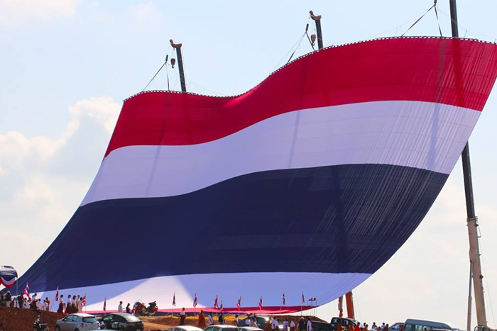 Le plus grand drapeau thaïlandais sur un mât a été vu à Chiang Rai