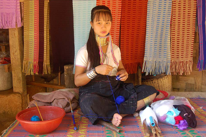 Découverte de l'artisanat des femmes girafes