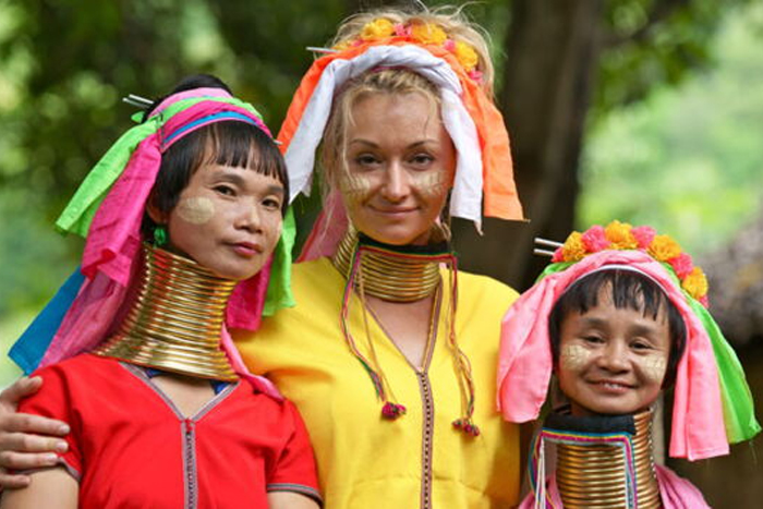 La tradition des anneaux de cou des femmes girafes