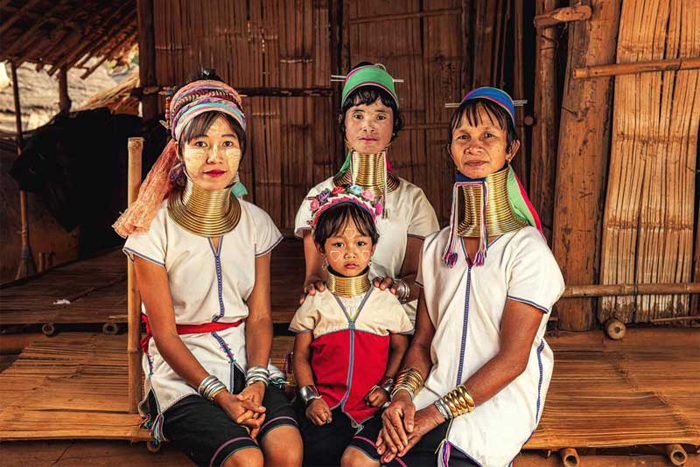 Les femmes girafes en Thaïlande