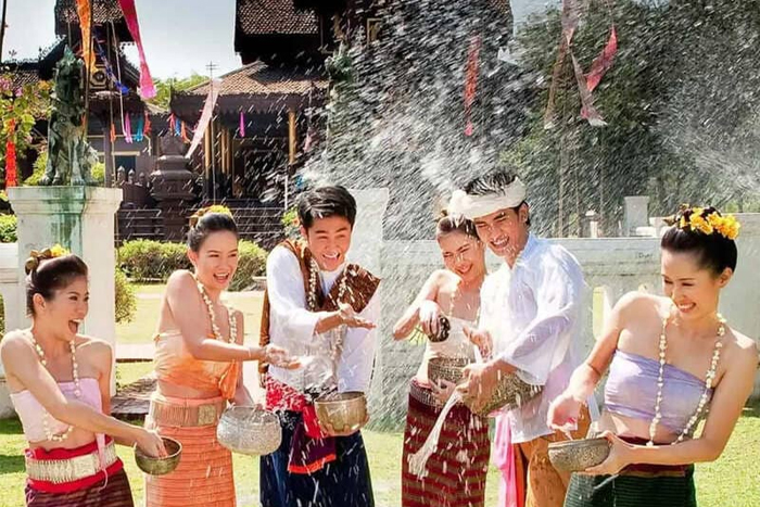 La fête de l'eau Songkran en Thaïlande 