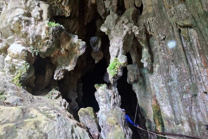 Les grottes de Pakarang