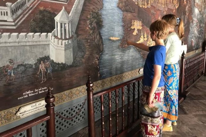 Veillez &agrave; ce que vos enfants portent une tenue correcte lors de la visite des temples en Tha&iuml;lande