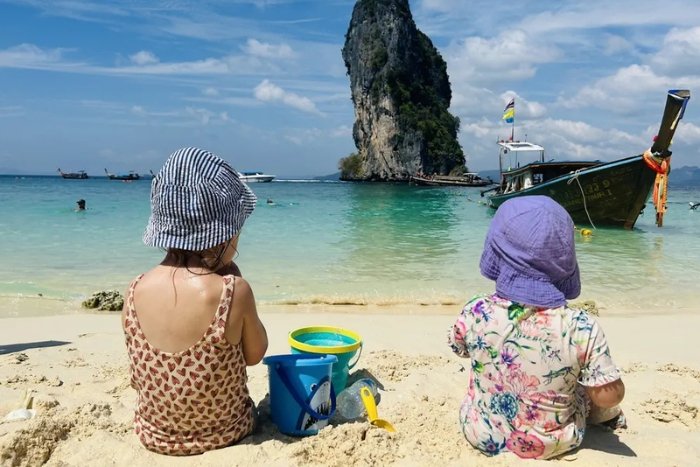N&rsquo;oubliez pas de pr&eacute;voir des maillots de bain pour vos enfants si vous pr&eacute;voyez une sortie &agrave; la plage