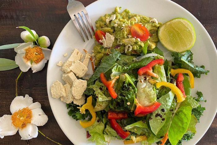 Dîner végétarien à base de produits cultivés sur place au resort