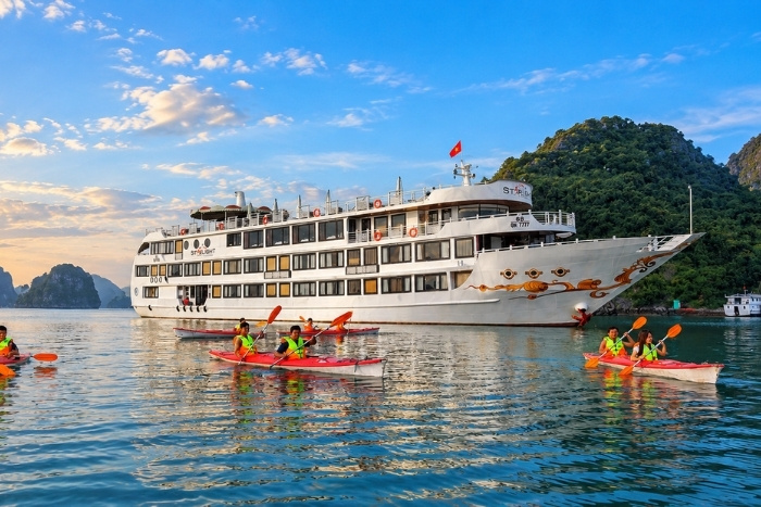 Exp&eacute;rience en kayak dans la baie d&rsquo;Halong