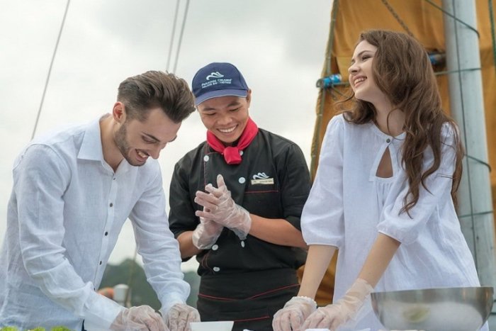 Pr&eacute;parer un repas vietnamien ensemble &agrave; bord