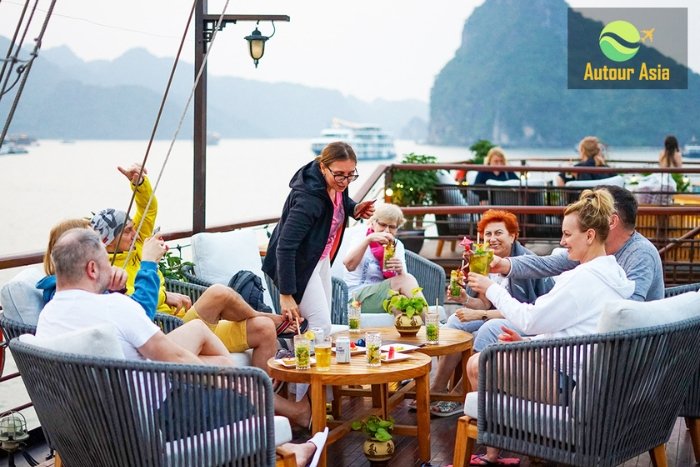Experience en croisi&egrave;re dans la baie de Lan Ha