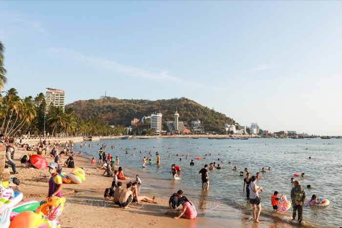 Se détendre sur la plage de Bai Truoc en decembre