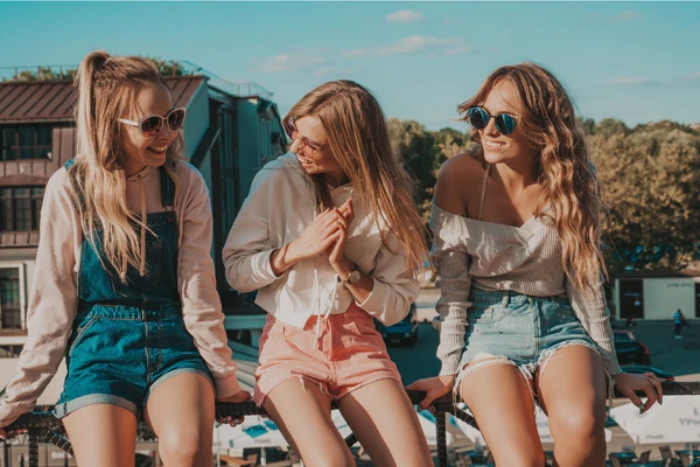 Voyager seule femme : à quoi faut-il faire attention ?