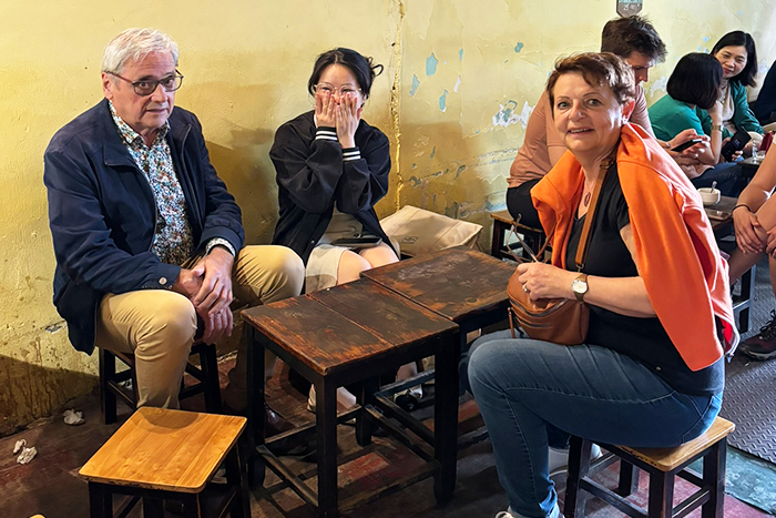 Déguster un cafe à Hanoi avec notre conseillère en voyages