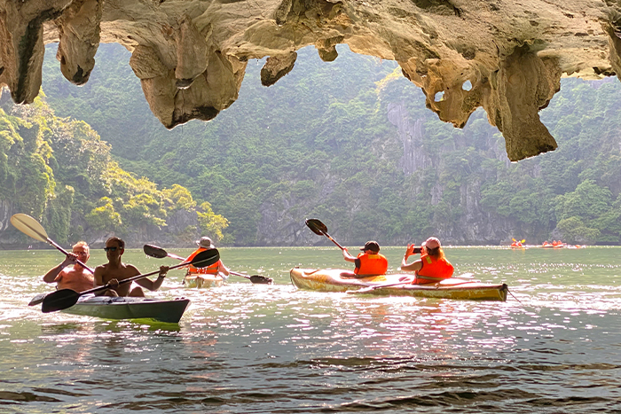 Kayak à la baie de Lan Ha