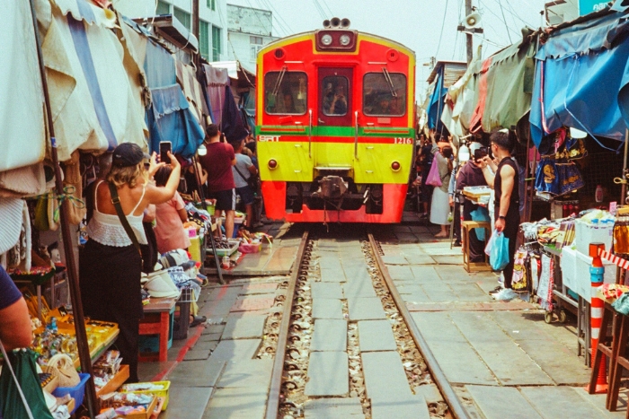 Une exp&eacute;rience unique au march&eacute; ferroviaire de Maeklong